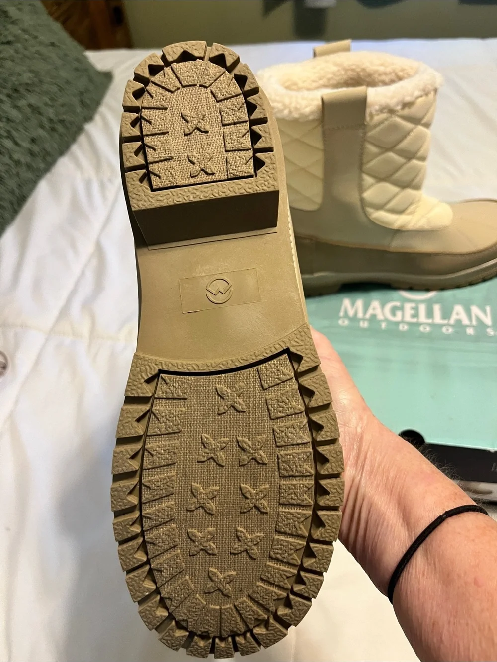 Ladies Magellan cream Outdoor Winter Boots with warm liner. Sz 8- NEW